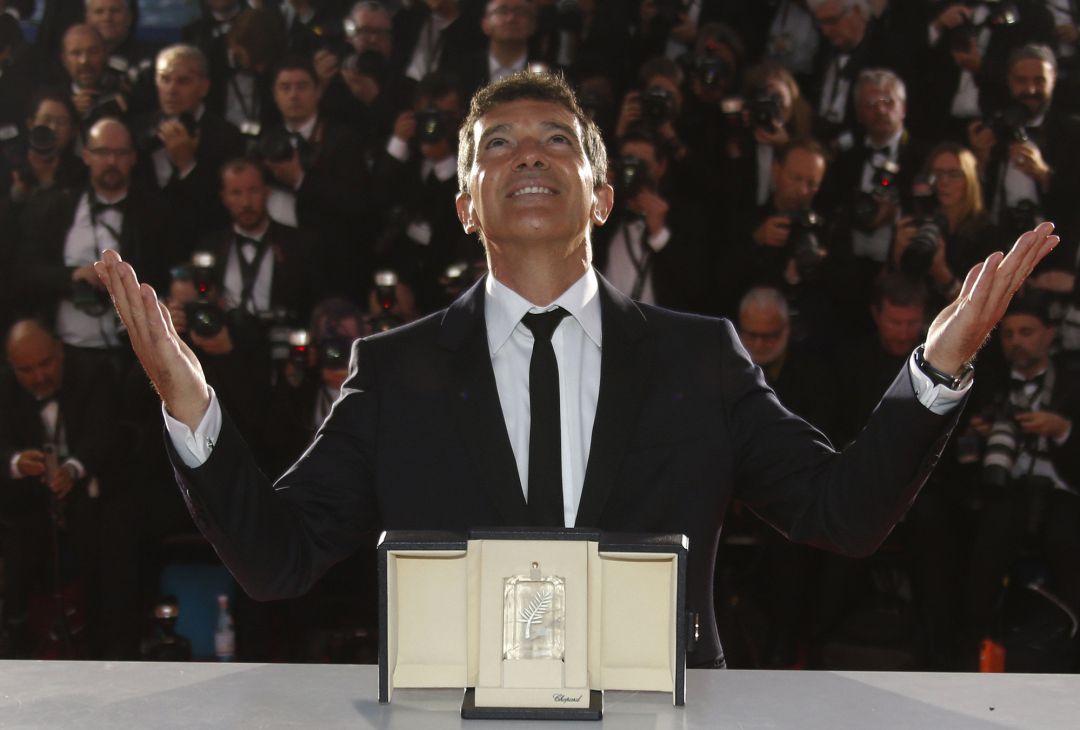 Antonio Banderas celebra su premio a mejor actor en Cannes Antonio Banderas celebra su premio a mejor actor en Cannes