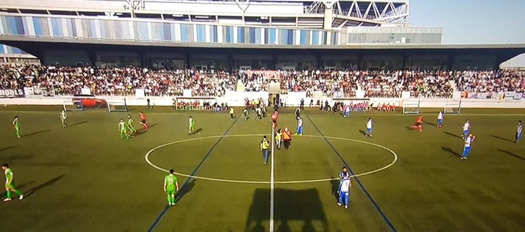 El partido en el estadio del Cornellà El partido en el estadio del Cornellà