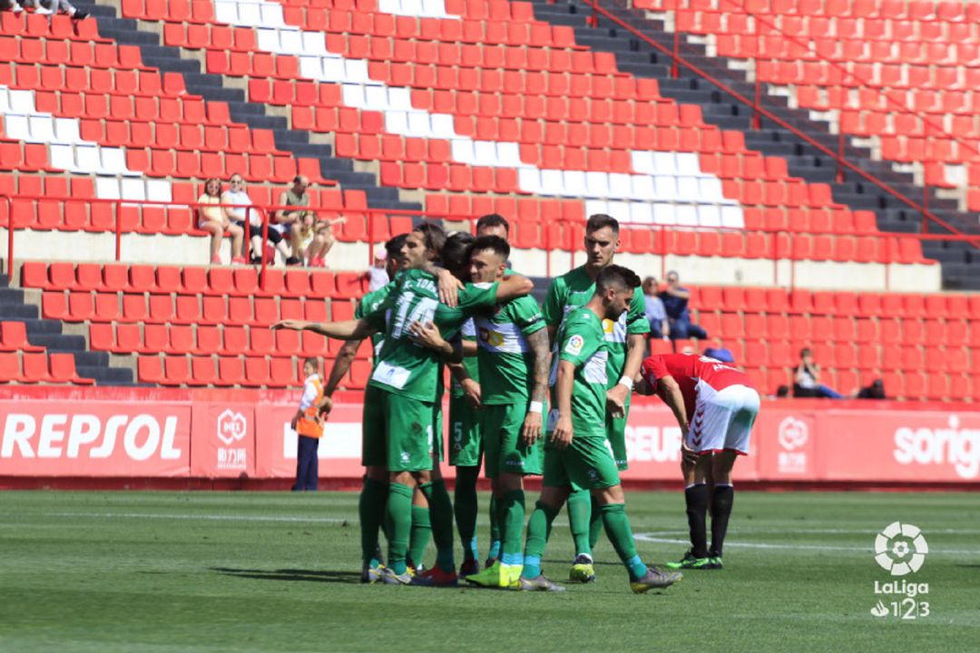 Los jugadores del Elche celebran el 0-1 anotado por Xavi Torres Los jugadores del Elche celebran el 0-1 anotado por Xavi Torres