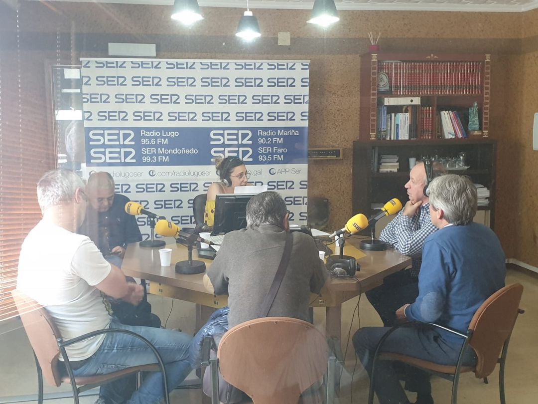 Tito Díaz e os tertulianos nos estudios de Radio Lugo Tito Díaz e os tertulianos nos estudios de Radio Lugo