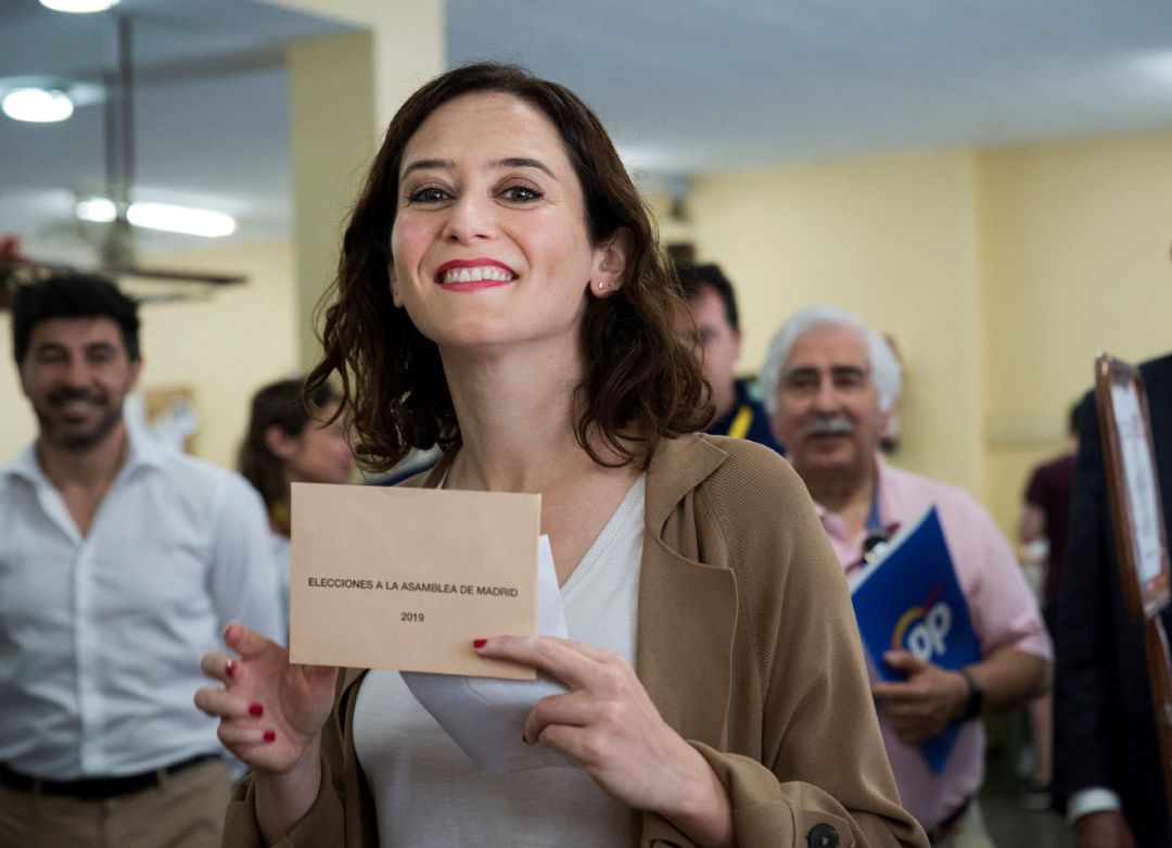 La candidata del PP a la Asamblea de Madrid, Isabel Díaz Ayuso, ejerciendo este domingo su derecho al voto La candidata del PP a la Asamblea de Madrid, Isabel Díaz Ayuso, ejerciendo este domingo su derecho al voto