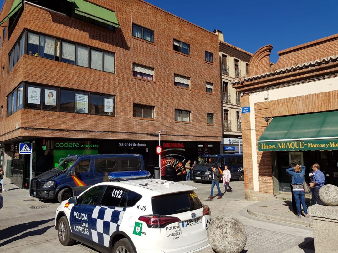 Efectivos de la Policía Nacional junto al consistorio roceño Efectivos de la Policía Nacional junto al consistorio roceño