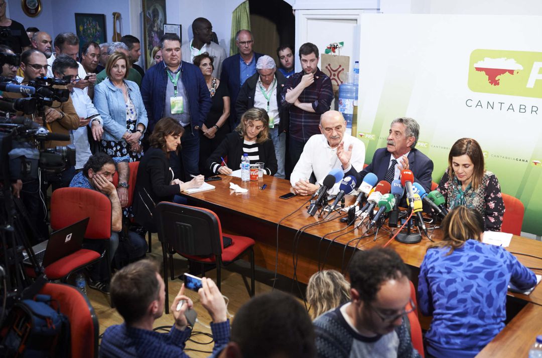 Miguel Ángel Revilla comparece tras la victoria electoral conseguida el 26M. Miguel Ángel Revilla comparece tras la victoria electoral conseguida el 26M.