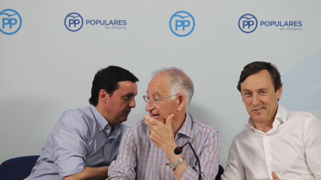 El PP resiste, PSOE y Cs bajan, Vox es tercero e IU pierde relevancia