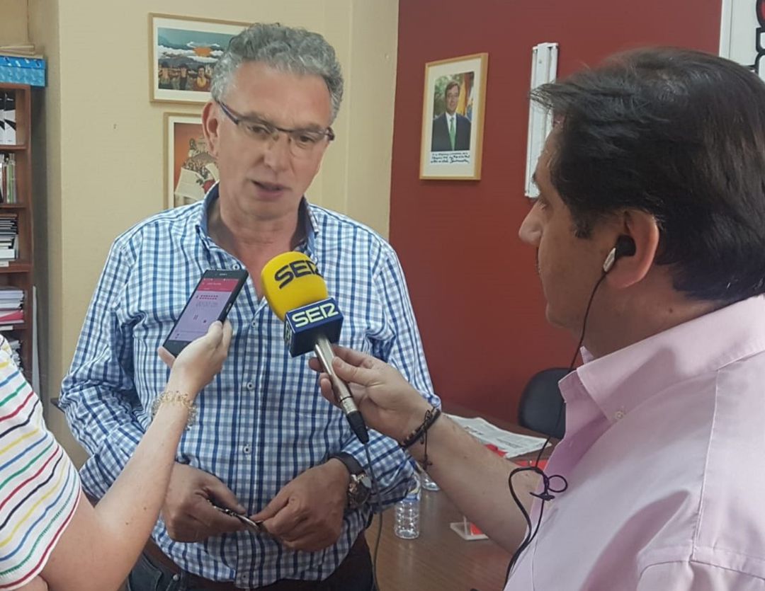 José Luis Quintana, reelegido alcalde socialista de Don Benito en el programa especial de la SER José Luis Quintana, reelegido alcalde socialista de Don Benito en el programa especial de la SER