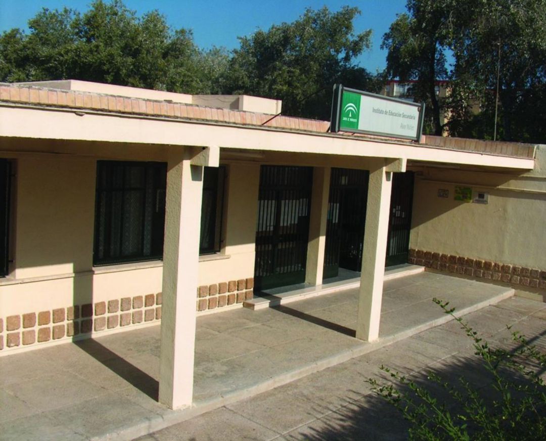 Fachada del IES Alvar Núñez Fachada del IES Alvar Núñez