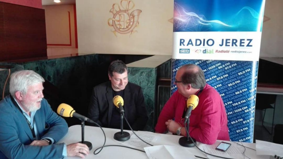 Josep "Pitu" Roca, entre Carlos Maribona y Eugenio Camacho durante su intervención en el Especial Hoy por Hoy desde la Copa Jerez. Josep "Pitu" Roca, entre Carlos Maribona y Eugenio Camacho durante su intervención en el Especial Hoy por Hoy desde la Copa Jerez.