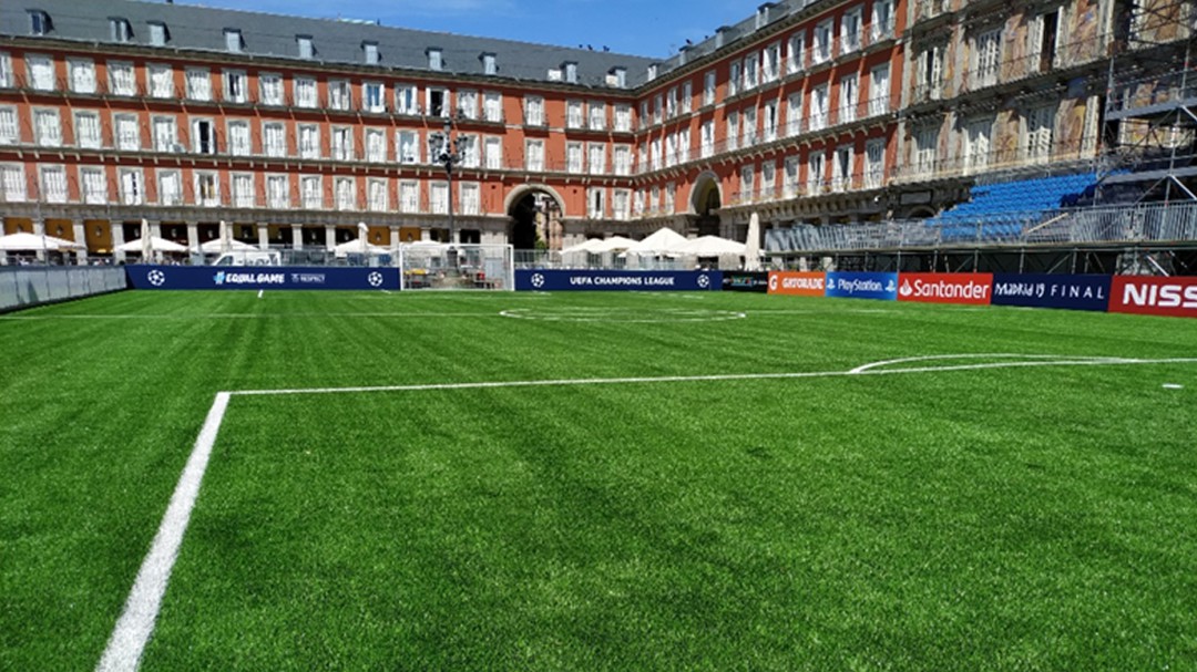 Las leyendas de la Champions se citan en la Plaza Mayor de Madrid