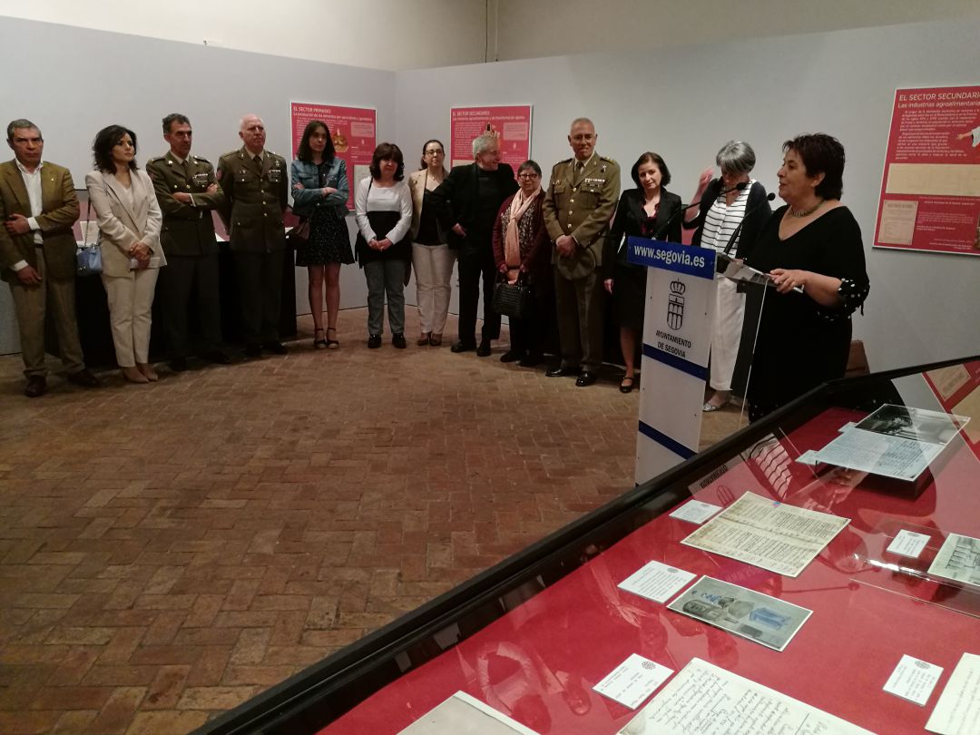 Responsables de los archivos de Segovia durante la inauguración de la exposición en la Alhóndiga Responsables de los archivos de Segovia durante la inauguración de la exposición en la Alhóndiga