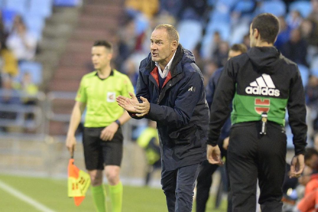 Víctor Fernández continúa al frente del Real Zaragoza Víctor Fernández continúa al frente del Real Zaragoza