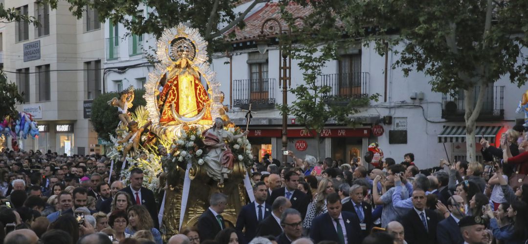 La bajada de la imagen de la virgen los Ángeles dan el pistoletazo a las fiestas patronales La bajada de la imagen de la virgen los Ángeles dan el pistoletazo a las fiestas patronales