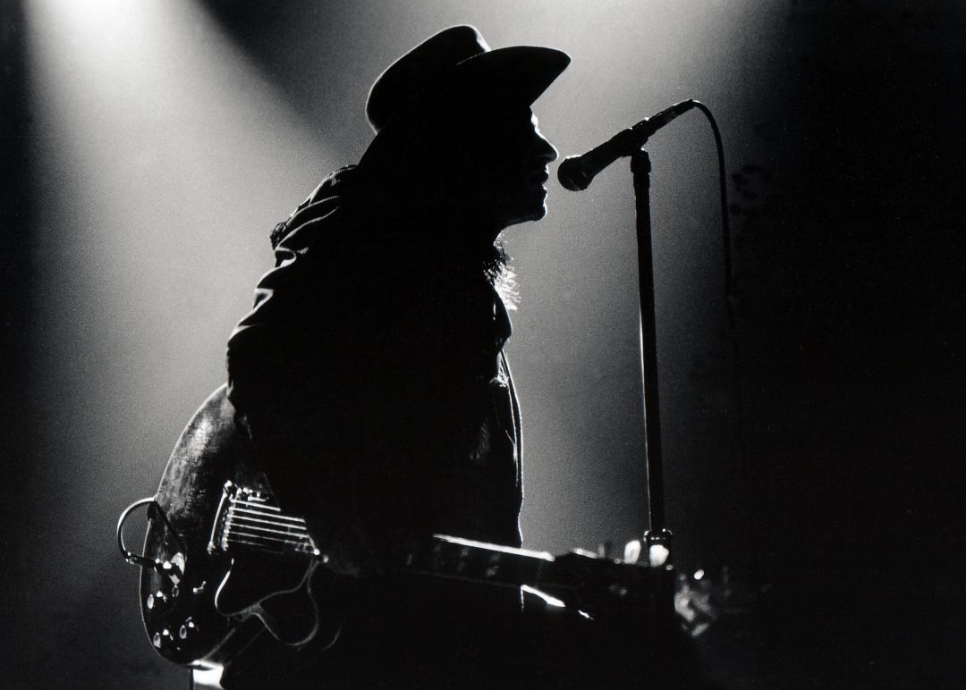 Bono durante un concierto de U2 en París en 1989 Bono durante un concierto de U2 en París en 1989