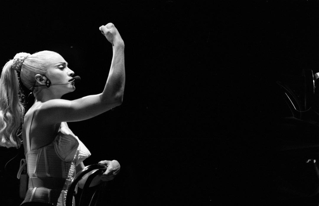 Madonna durante una actuación en los años noventa Madonna durante una actuación en los años noventa