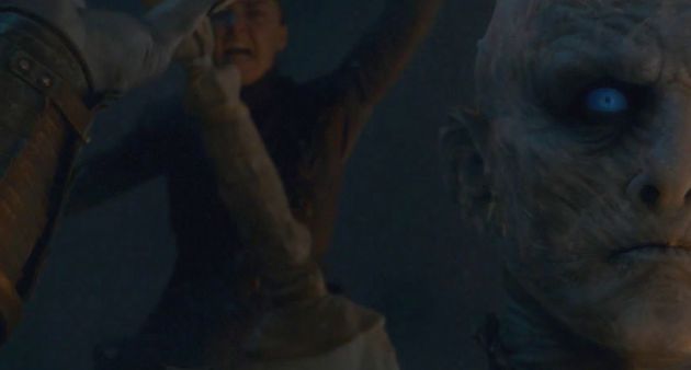 Arya ataca al Rey de la Noche. Arya ataca al Rey de la Noche.