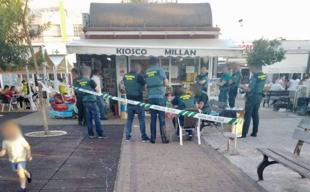Detenido un quiosquero de Espartinas que vendía cocaína junto a un parque infantil Detenido un quiosquero de Espartinas que vendía cocaína junto a un parque infantil