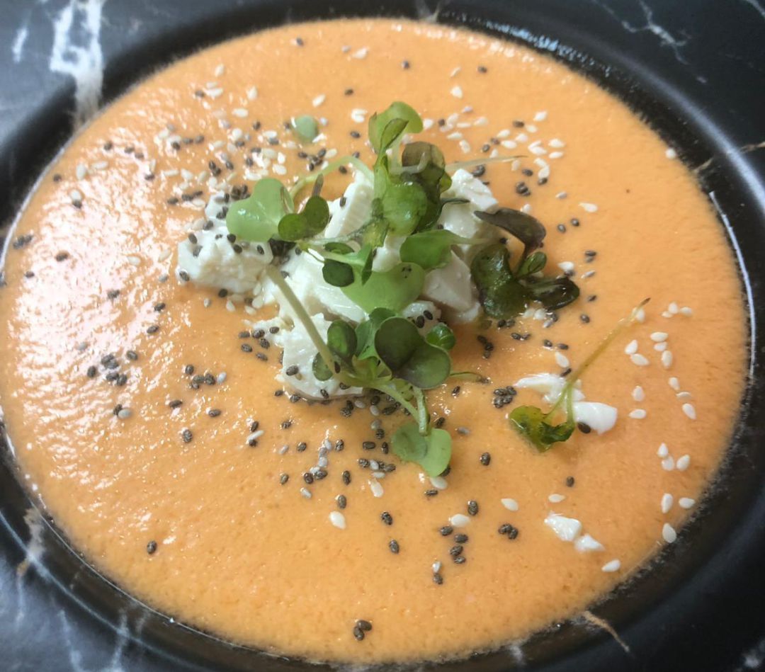 Gazpacho con tofu, chía y sésamo Gazpacho con tofu, chía y sésamo
