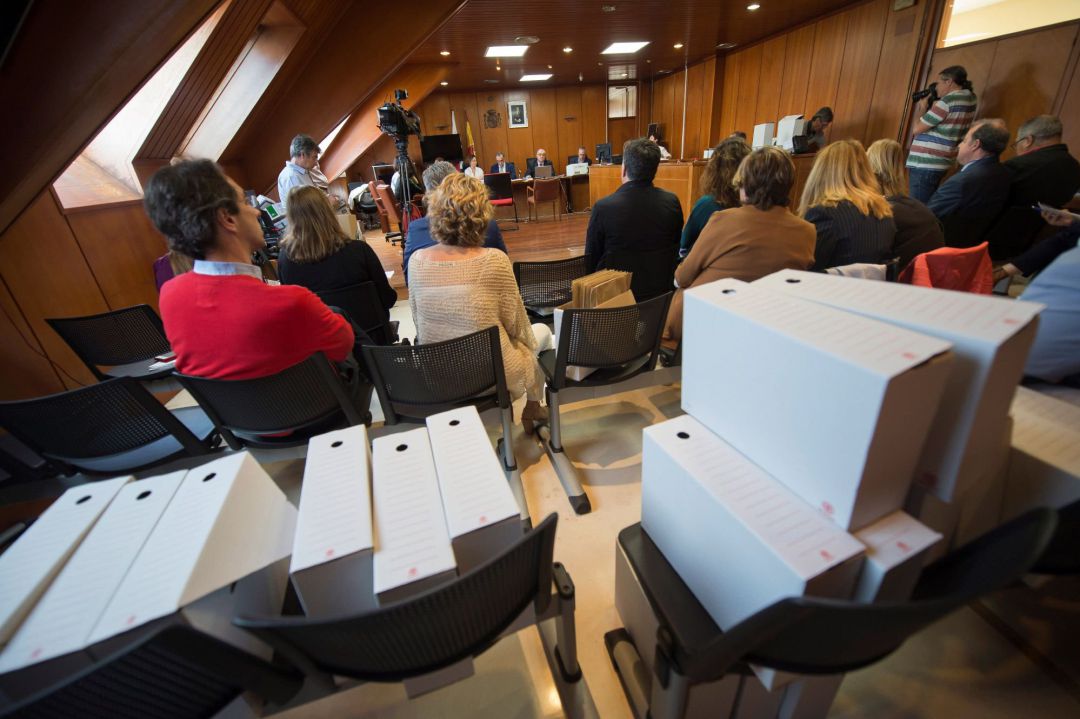 Vista de la reunión de la Junta Electoral Provincial, que retoma la revisión del recuento de votos de todas las mesas habilitadas para las elecciones autonómicas del 26 de mayo, que ha solicitado el PRC. Vista de la reunión de la Junta Electoral Provincial, que retoma la revisión del recuento de votos de todas las mesas habilitadas para las elecciones autonómicas del 26 de mayo, que ha solicitado el PRC.