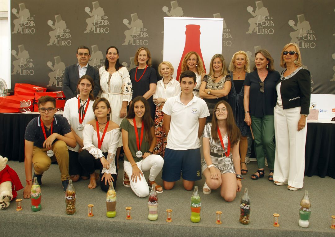 Miriam García y Julia Martínez ganan el concurso Coca-Cola de Jóvenes talentos de relato corto Miriam García y Julia Martínez ganan el concurso Coca-Cola de Jóvenes talentos de relato corto