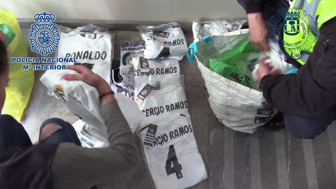 Confiscan 2.000 prendas falsas listas para vender en la final de la Champions League