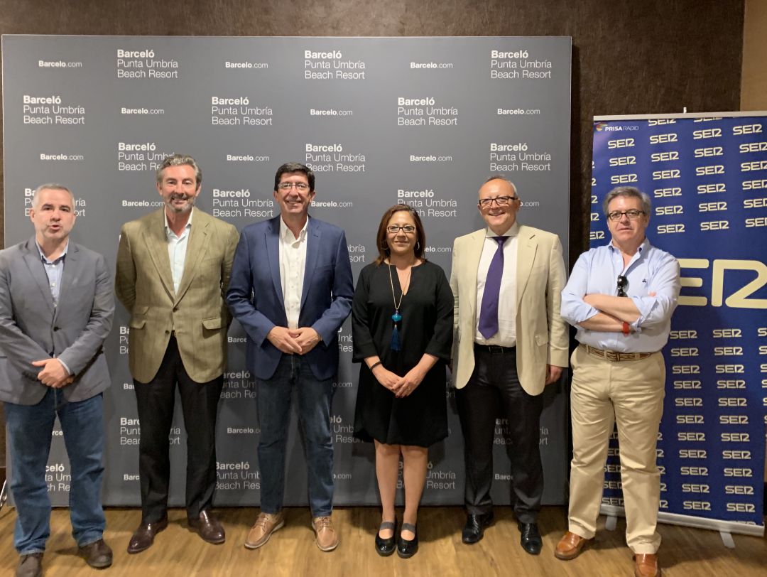 Marín junto a la alcaldesa de Punta Umbría, Aurora Águedo, el director en Andalucía del grupo Barceló Hoteles, Gaspar Sáez (izq), el director de contenidos de la Cadena SER Andalucía, Diego Suárez (izq), el director de Radio Huelva, Miguel Doña (der) y el director comercial de la Cadena SER en Andalucía, Ildefonso Vergara Marín junto a la alcaldesa de Punta Umbría, Aurora Águedo, el director en Andalucía del grupo Barceló Hoteles, Gaspar Sáez (izq), el director de contenidos de la Cadena SER Andalucía, Diego Suárez (izq), el director de Radio Huelva, Miguel Doña (der) y el director comercial de la Cadena SER en Andalucía, Ildefonso Vergara