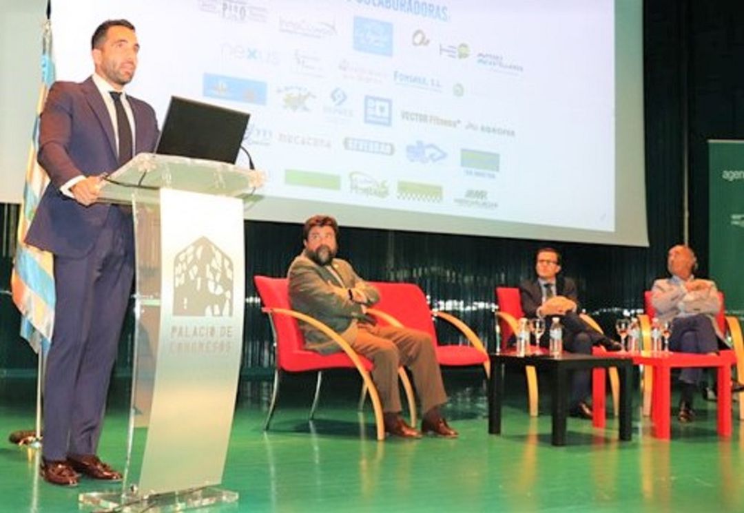El presidente de Nexus Ramón Pino, en primer plano, en la presentación de la asociación El presidente de Nexus Ramón Pino, en primer plano, en la presentación de la asociación