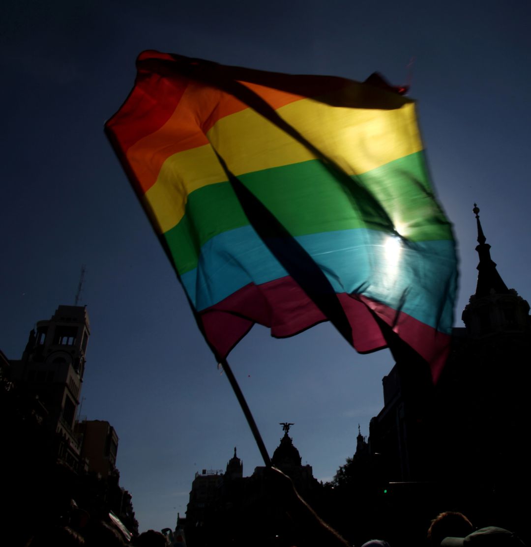 Una bandera del Orgullo LGTBI ondea en el MADO. Una bandera del Orgullo LGTBI ondea en el MADO.