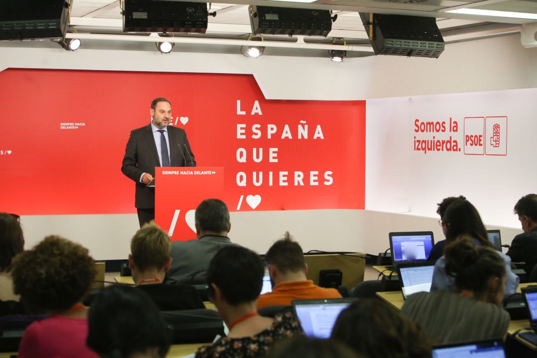 El secretario de Organización del PSOE, José Luis Ábalos, ofrece una rueda de prensa tras la reunión de la Ejecutiva del PSOE un día después de las elecciones del 26M. El secretario de Organización del PSOE, José Luis Ábalos, ofrece una rueda de prensa tras la reunión de la Ejecutiva del PSOE un día después de las elecciones del 26M.