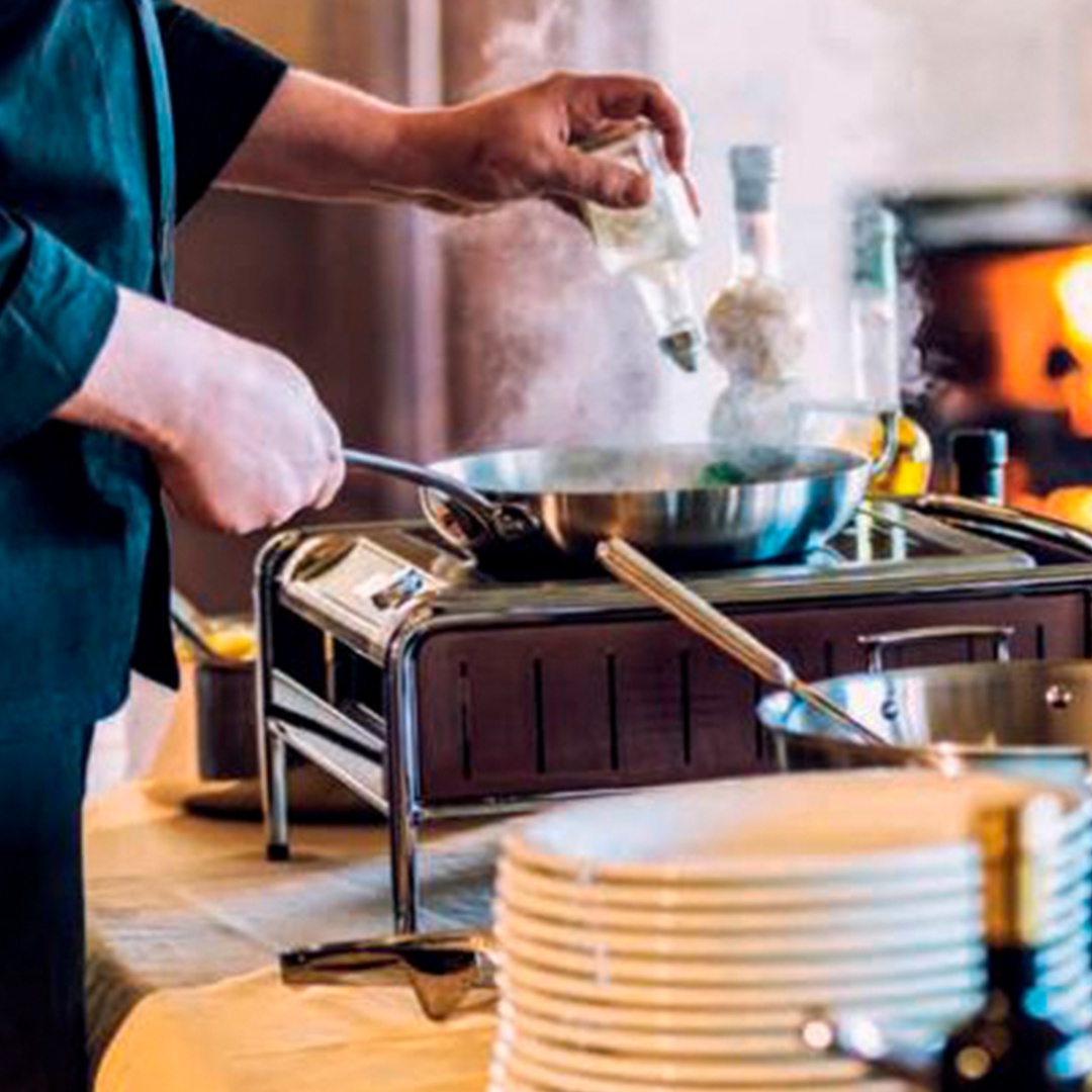 Sobre cincuenta restaurantes ya aplican el horario de cierre recomendado por la asociación Sobre cincuenta restaurantes ya aplican el horario de cierre recomendado por la asociación