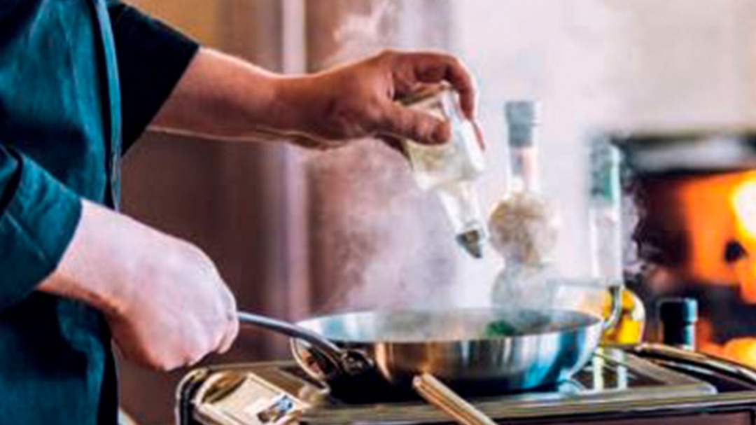 Sobre cincuenta restaurantes ya aplican el horario de cierre recomendado por la asociación