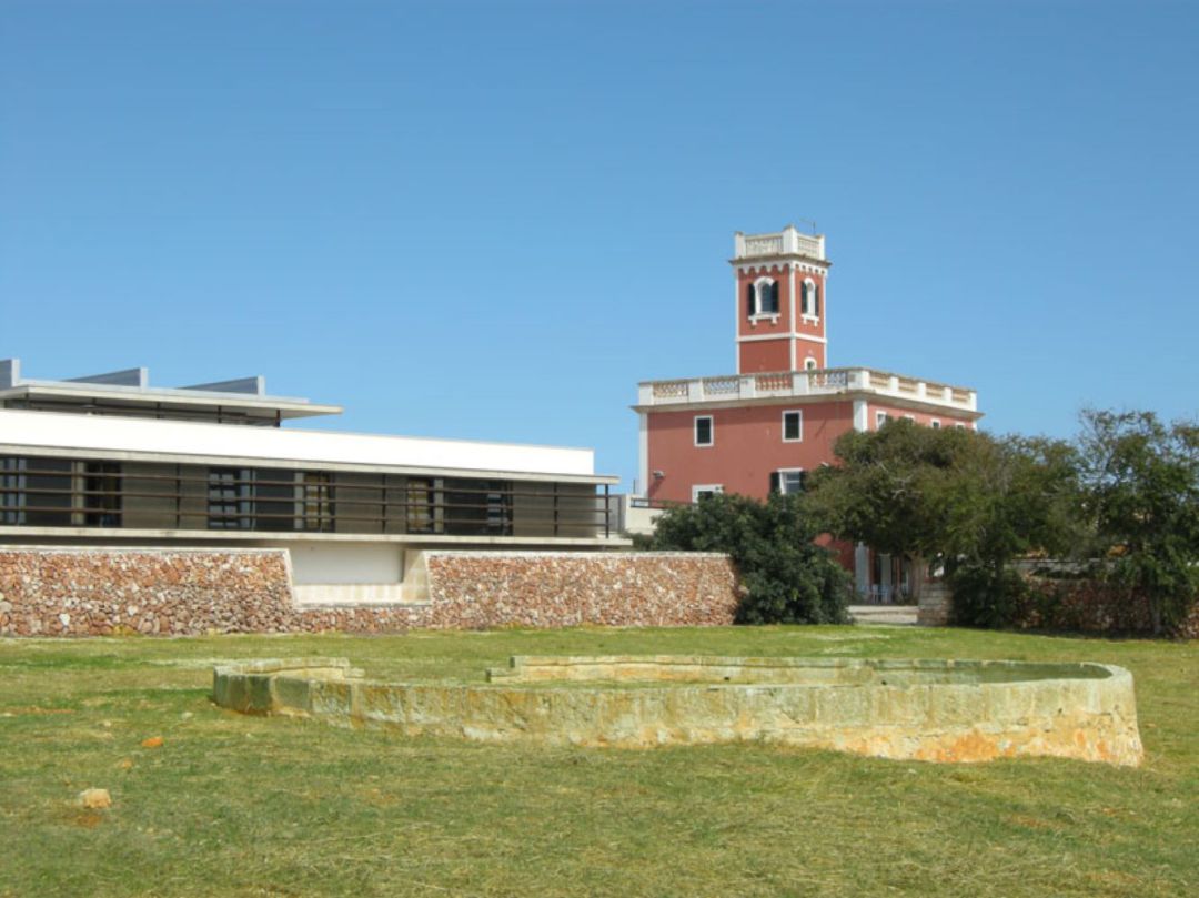 L'alberg de Ciutadella consumirà electricitat provinent de panells solars. L'alberg de Ciutadella consumirà electricitat provinent de panells solars.