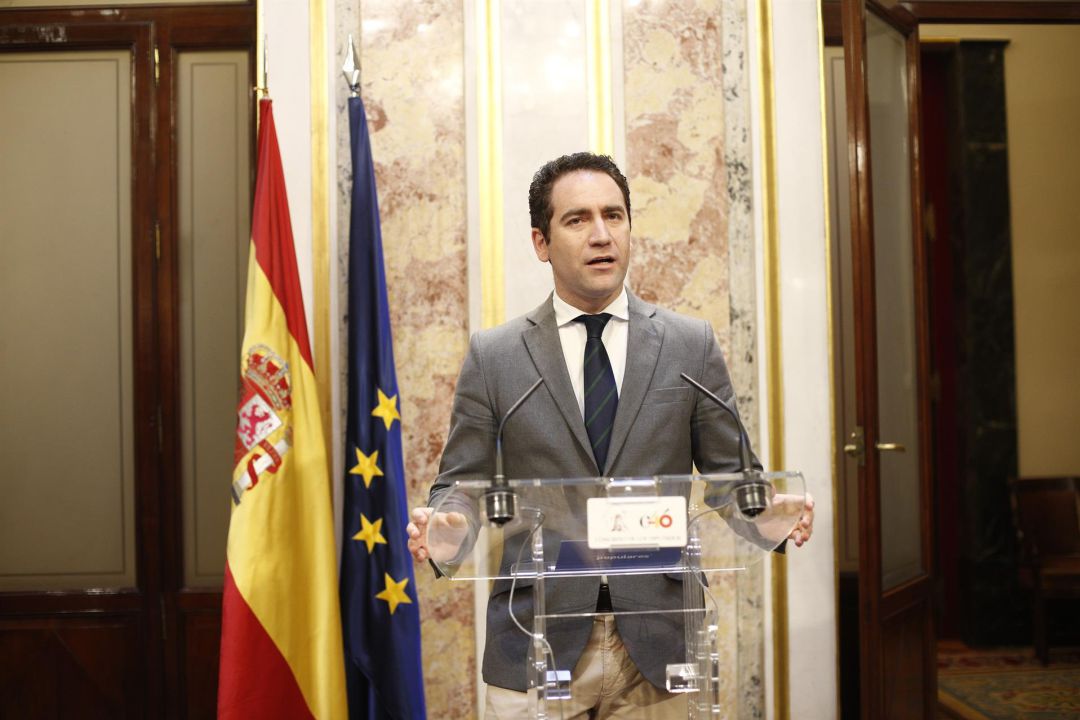 El PP llamará hoy a Cs y Vox a una reunión "a tres" para hablar de pactos El PP llamará hoy a Cs y Vox a una reunión "a tres" para hablar de pactos