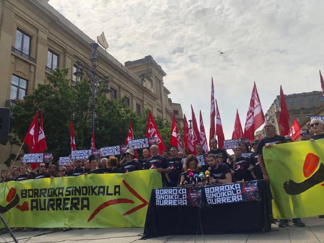 Imanol Karrera, portavoz de LAB en Navarra e Itxaso Torregrosam secretaria de Lab Imanol Karrera, portavoz de LAB en Navarra e Itxaso Torregrosam secretaria de Lab