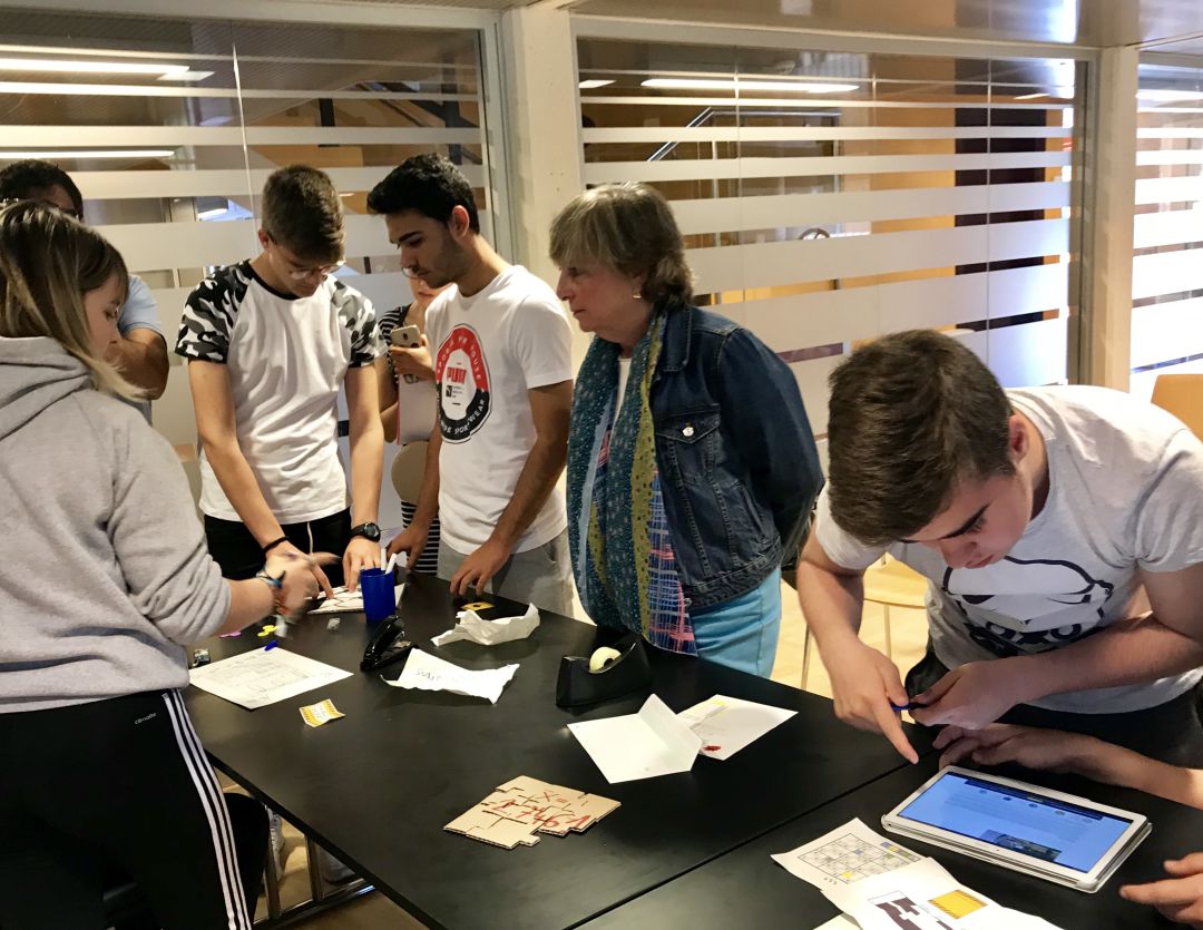 Alumnos del IES Marqués de Lozoya participando en el 'Escape Room' organizado por la Confederación Hidrográfica del Duero Alumnos del IES Marqués de Lozoya participando en el 'Escape Room' organizado por la Confederación Hidrográfica del Duero