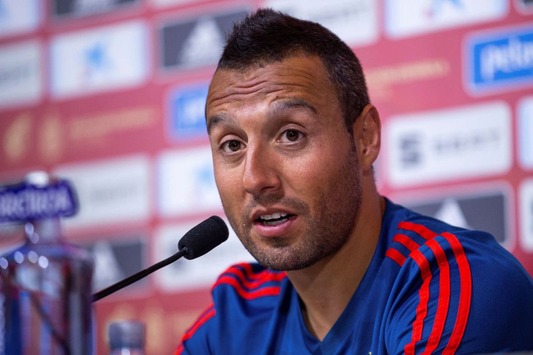 El jugador de la selección española de fútbol Santi Cazorla durante la rueda de prensa , esta mañana en la Ciudad del Fútbol de Las Rozas. El jugador de la selección española de fútbol Santi Cazorla durante la rueda de prensa , esta mañana en la Ciudad del Fútbol de Las Rozas.