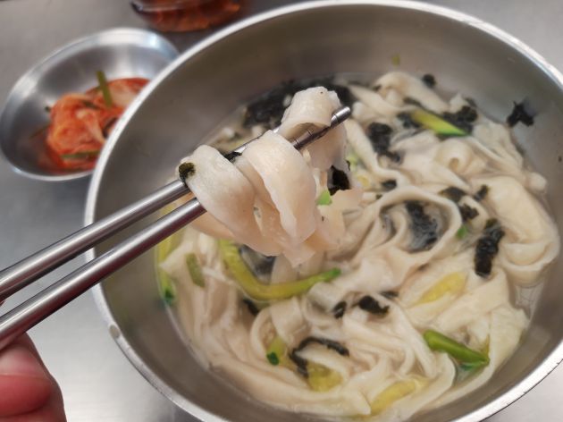 La famosa sopa de fideos cortados a mano. La famosa sopa de fideos cortados a mano.