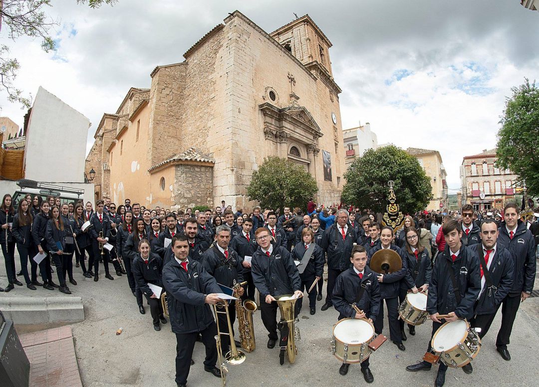 Los integrantes de la Banda Pedro Gámez Laserna a la espera de la decisión de salida de la Expiración, en la puerta de la Asunción Los integrantes de la Banda Pedro Gámez Laserna a la espera de la decisión de salida de la Expiración, en la puerta de la Asunción