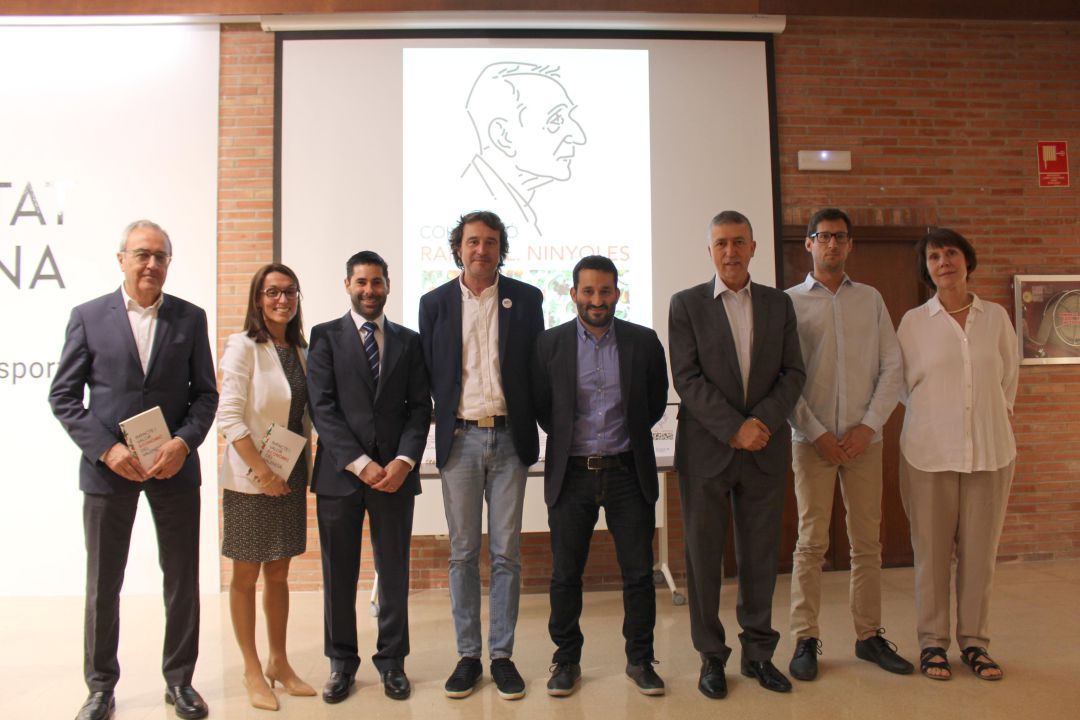 En el centro, el conseller d'Educació, Investigació, Cultura i Esport, Vicent Marzà En el centro, el conseller d'Educació, Investigació, Cultura i Esport, Vicent Marzà