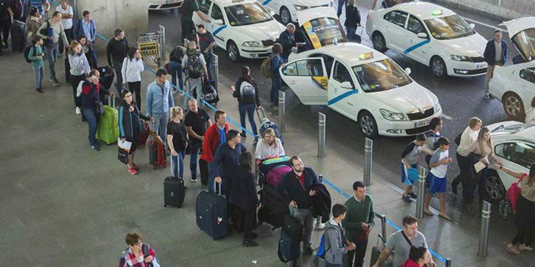 Vehículos ilegales en Málaga: Denunciados 170 taxis 'piratas' que operaban en varios puntos de Málaga Vehículos ilegales en Málaga: Denunciados 170 taxis 'piratas' que operaban en varios puntos de Málaga
