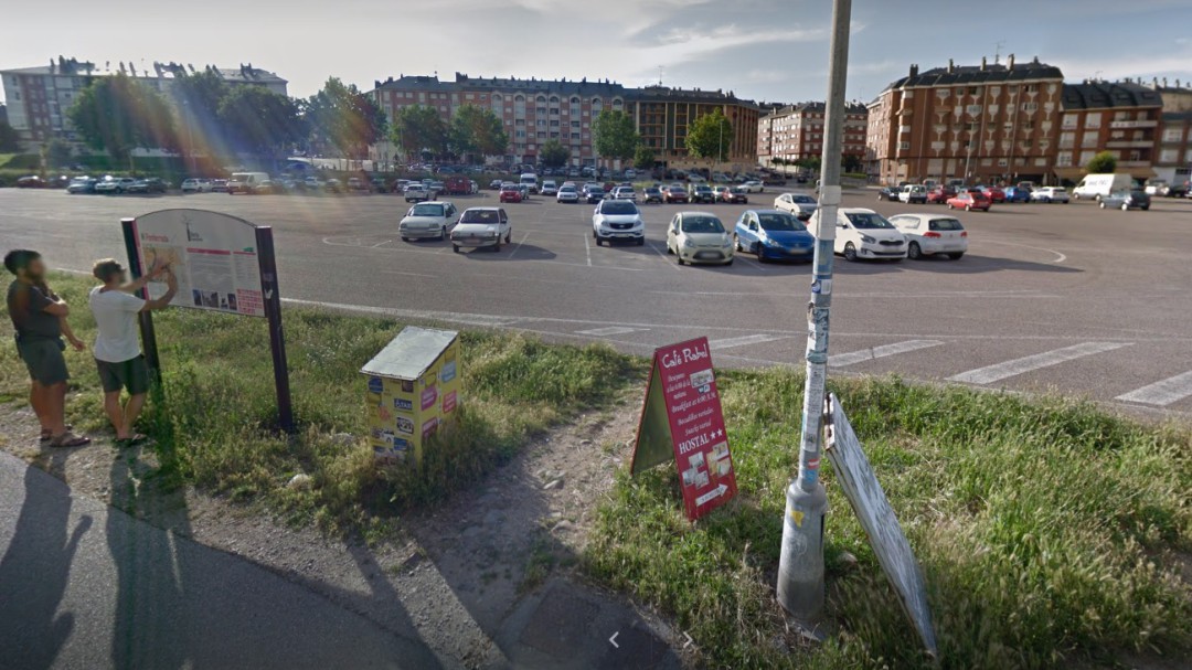 Urbanismo otorga el uso comercial a una parte del parking del albergue de peregrinos de Ponferrada