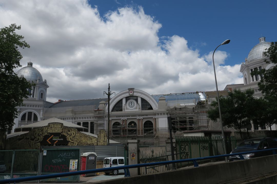 Una de las fachadas de la antigua Estación del Norte, en la actualidad Una de las fachadas de la antigua Estación del Norte, en la actualidad