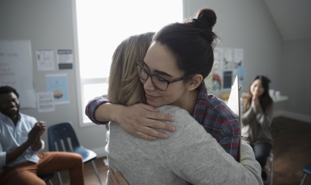 Un abrazo puede ser una buena forma de humanizar la sanidad Un abrazo puede ser una buena forma de humanizar la sanidad
