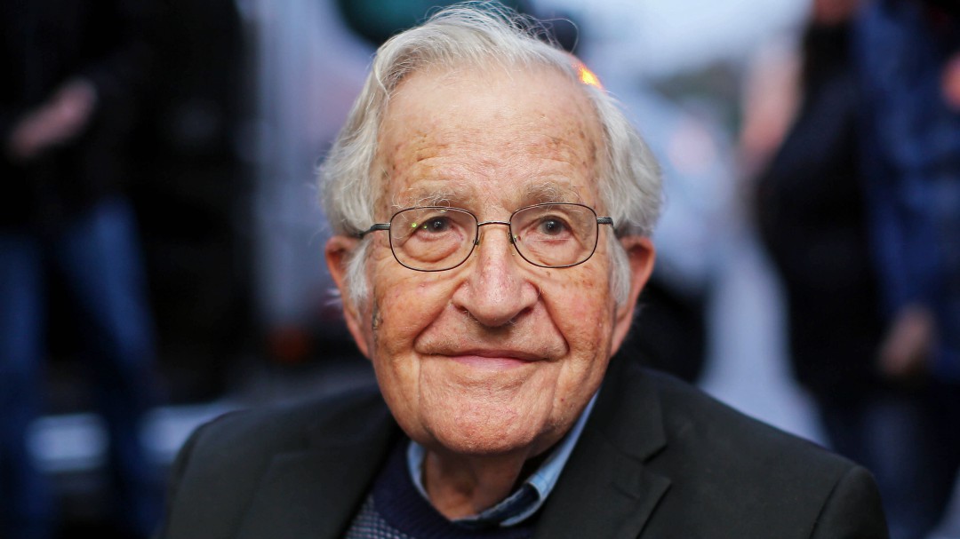 Chomsky: "El resultado natural (de los programas neoliberales) es la ira, el resentimiento y la frustración"