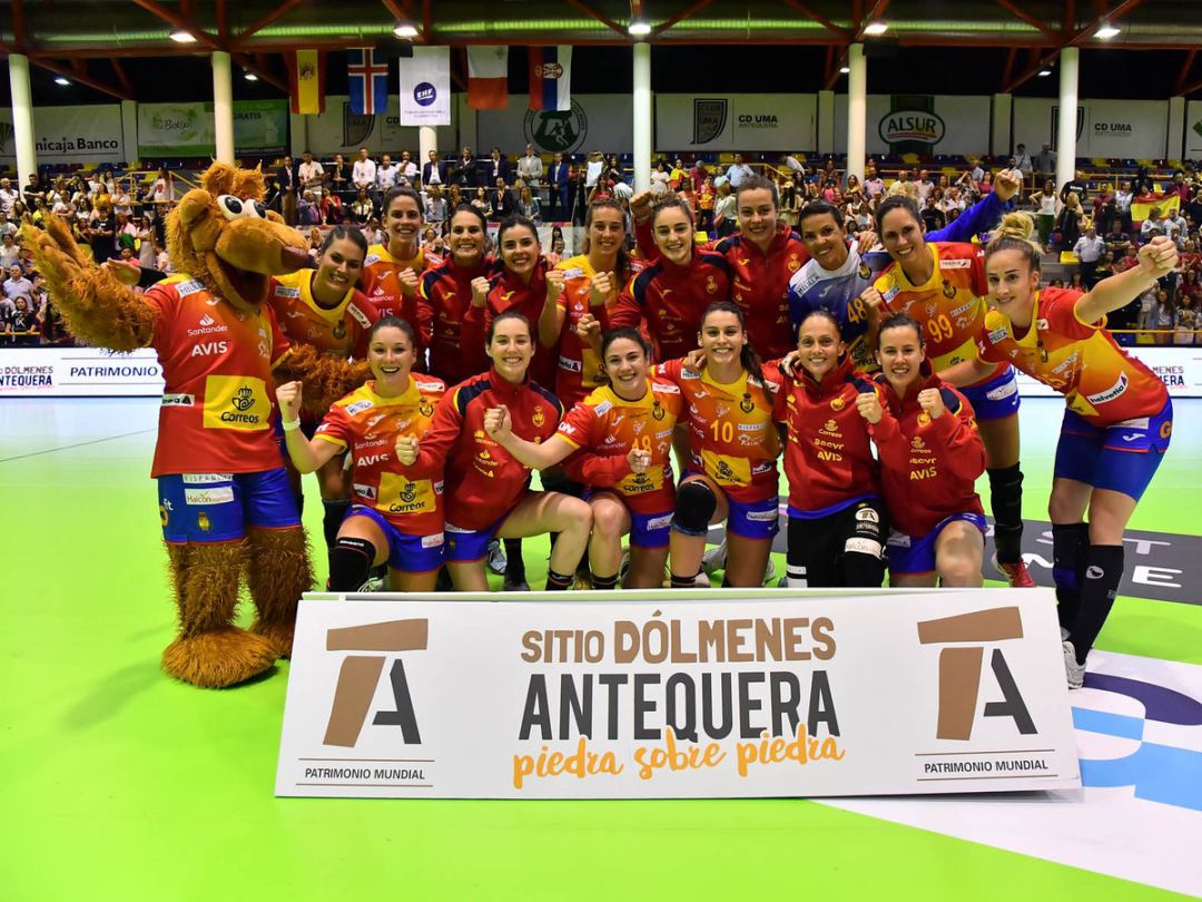 Las 'Guerreras' celebran el pase al Mundial tras el partido ante Islandia Las 'Guerreras' celebran el pase al Mundial tras el partido ante Islandia