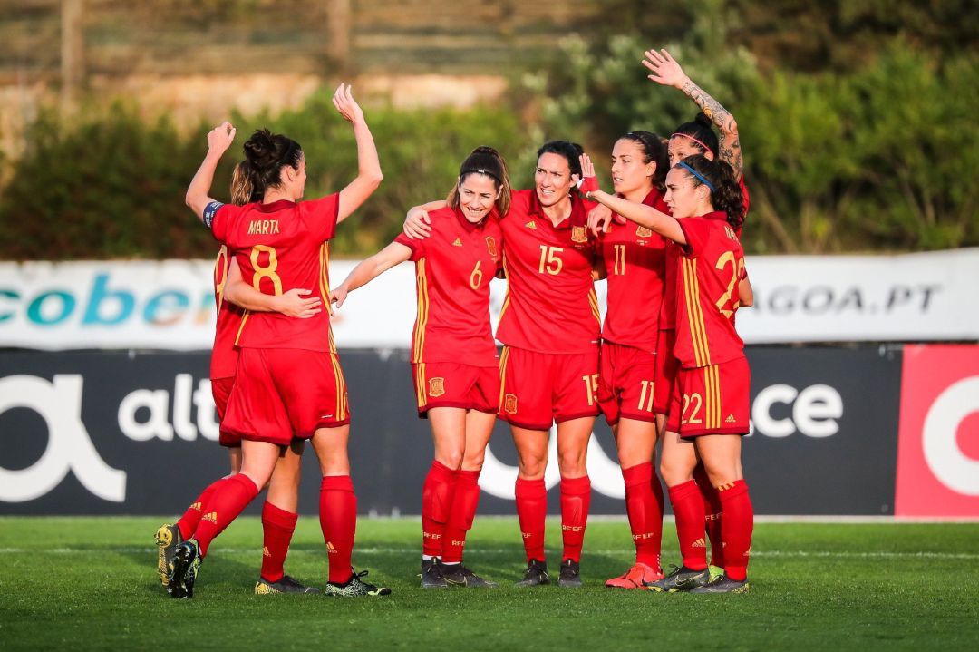 Las jugadoras de la selección femenina de fútbol celebran un gol en la Copa Algarve Las jugadoras de la selección femenina de fútbol celebran un gol en la Copa Algarve