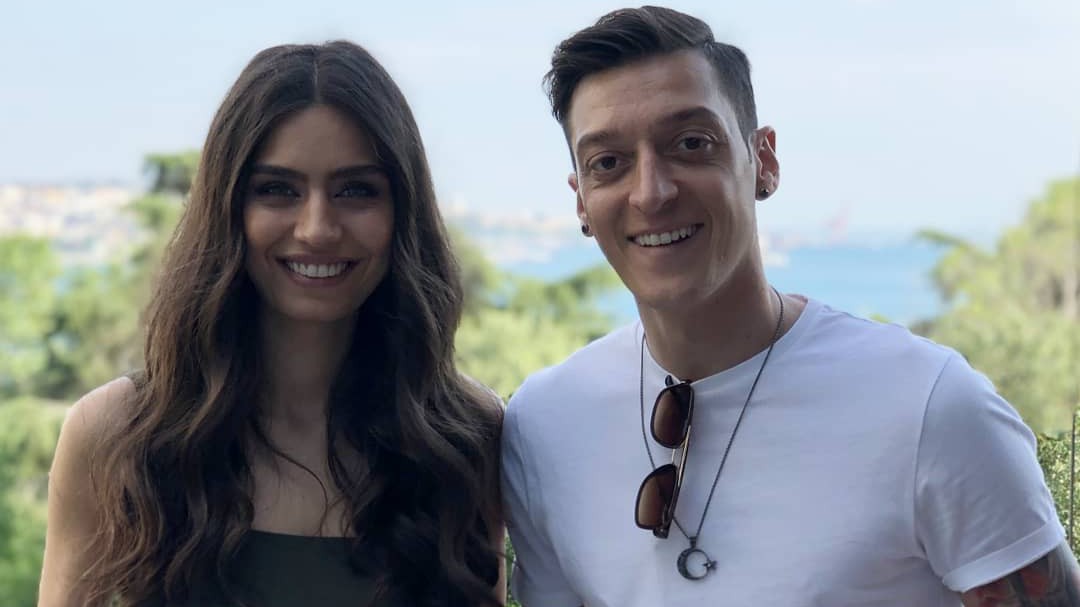 El solidario regalo de bodas que pide Özil a sus amigos