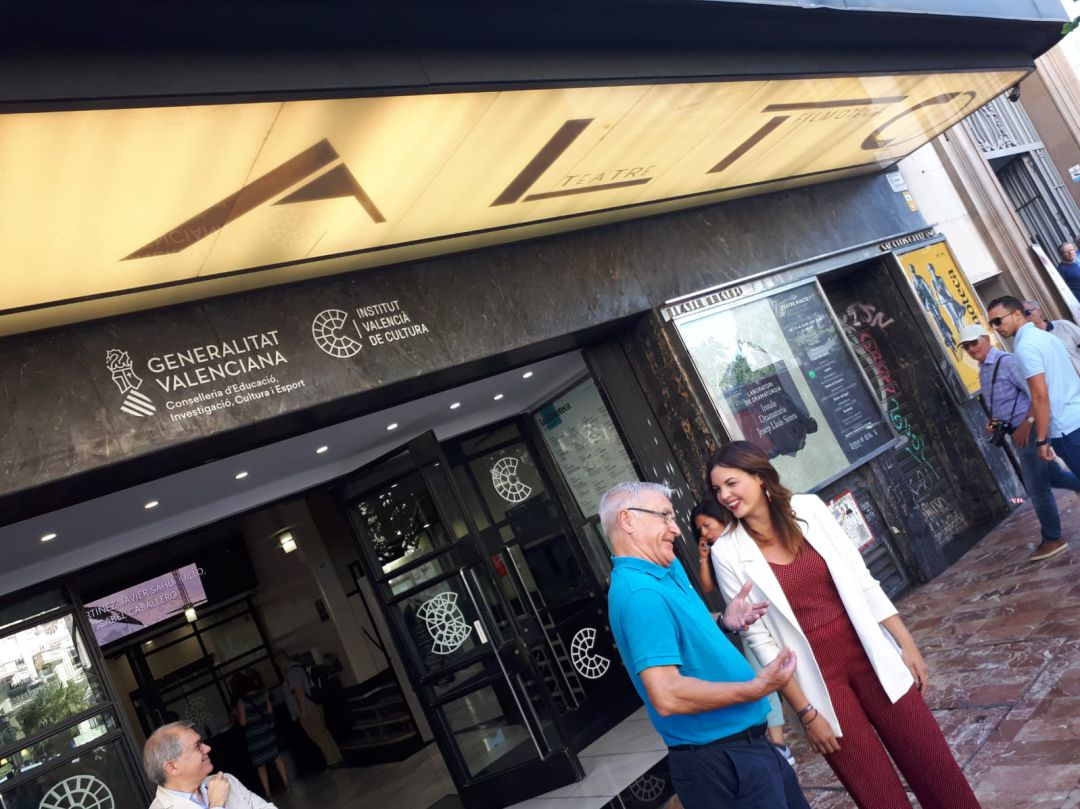 Joan Ribó y Sandra Gómez firman la paz en el Rialto Joan Ribó y Sandra Gómez firman la paz en el Rialto