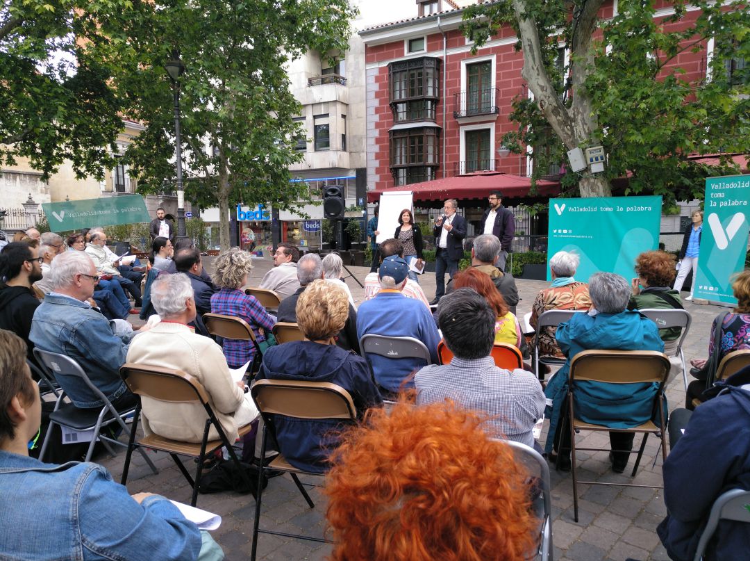 Asamblea de VTLP celebrada en la Plaza de la Universidad Asamblea de VTLP celebrada en la Plaza de la Universidad
