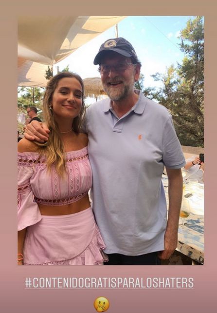 La 'influencer' aparece en una foto con Mariano Rajoy. La 'influencer' aparece en una foto con Mariano Rajoy.