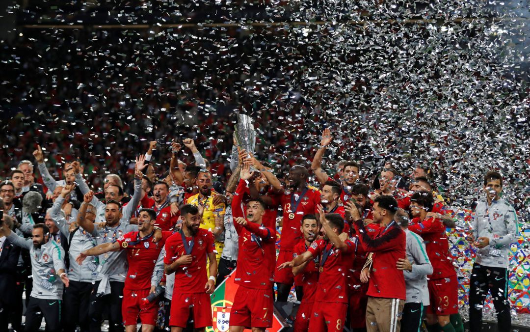 Portugal levanta el título de campeón Portugal levanta el título de campeón