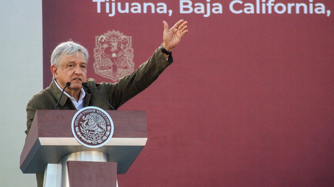 López Obrador tiende la mano a Trump pero avisa de que "los compromisos se cumplen"